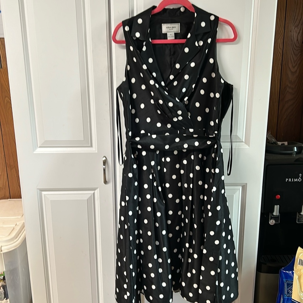 Ladies, dress by Willow Glenn of New York, sz 12, fully lined, feels like silk